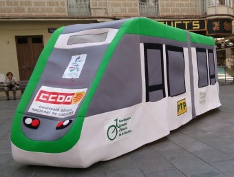 El 'tramvia', a la plaça de la Vila M.M