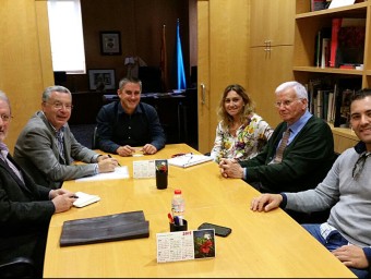 El director gerent del CAT, Josep Xavier Pujol, es va reunir amb l'alcalde de Calafell i part de l'equip de govern.