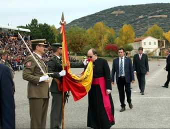 Un capellà, un dels 143 civils que va jurar ahir la bandera en l'Acadèmia Bàsica de Suboficials de Talarn E.BUSOMS / ACN