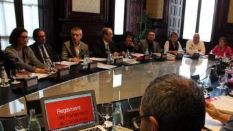 Reunió de la Junta de Portaveus amb la imatge del reglament del Parlament de Cataluny a l'ordinador de Joan Coscubiela (Catalunya Sí que es Pot) ACN