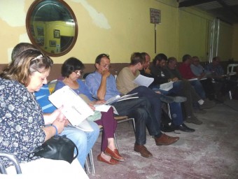 Assemblea de Guanyant Torrent als locals del CSA La Llavor. EL PUNT AVUI