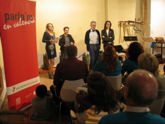 Presentació de les parelles lingüístiques al Museu Comarcal Josep Ferrís. EL PUNT AVUI
