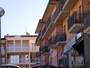 Un bloc de pisos de Caldes de Malavella, en una imatge d'ahir QUIM PUIG
