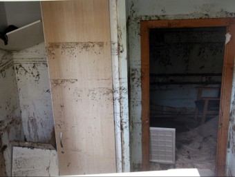 Aquest era l'estat, ahir, d'una de les habitacions de la residència afectada a Agramunt.  ACN