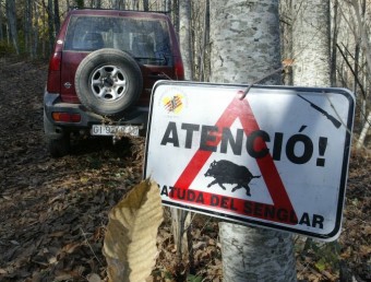 Un cartell avisant d'una batuda del senglar EUDALD PICAS