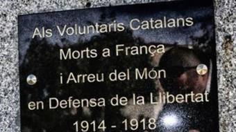 Placa commemorativa inaugurada a Pià, a la comarca del Rosselló. CERCLE CATALÀ DEL ROSSELLÓ