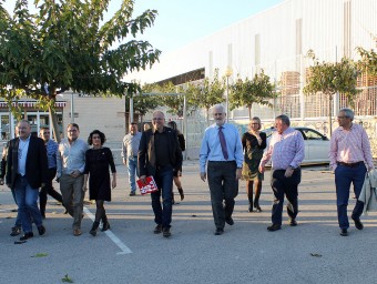 Els alcaldes del Pacte de Berà sortint ahir de la reunió que van tenir a Bellvei. J.M.F