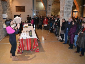 Demostració de cuinat amb tòfona de Morella a un restaurant de la vila. EL PUNT AVUI