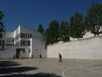 La pista poliesportiva de l'institut Pla de l'Estany, en una imatge d'arxiu. R. E