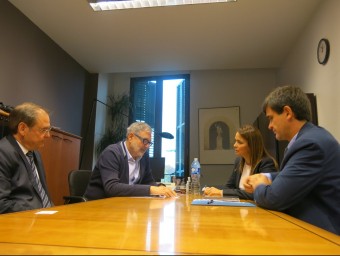 Representants de la Paeria, amb Fèlix Larrosa al capdavant, es van reunir ahir amb tècnics de Telefónica PAERIA