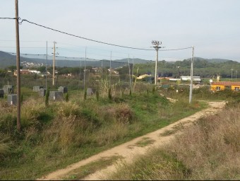 La finca del circuit, a pocs metres d'una de les cases construïda en terreny de Palamós E.A