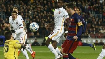 Messi marcant contra la Roma. REUTERS