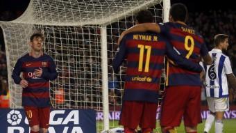 Els gols de Neymar i Suárez han aguantat el Barça darant la lesió de Messi. Contra la Real els dos primers el vna buscar amb insistència. REUTERS