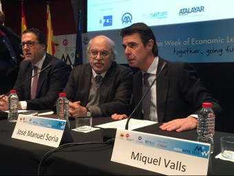 Andreu Mas-Colell, amb el ministre d'Indústria, José Manuel Soria, dimecres passat a Barcelona EUROPA PRESS