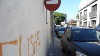 La Riera d'en Cintet de Vilassar de Mar, és un dels carrers on les seves voreres no són accessibles. LL. ARCAL