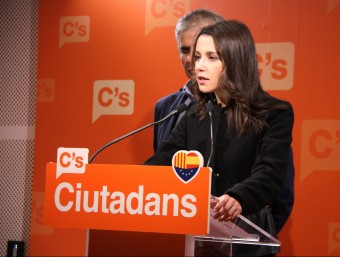Els diputats de Cs Inés Arrimadas i Carlos Carrizosa, a la roda de premsa d'aquest dilluns ACN