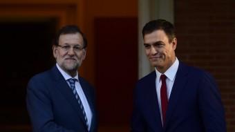Mariano Rajoy i Pedro Sánchez, durant una trobada a La Moncloa el passat mes de novembre APF