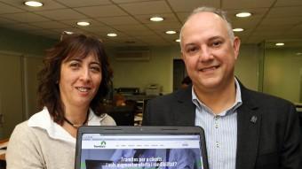 Cristina Pérez i Carles Boronat, dos dels tres creadors de Tramitatu.  JUANMA RAMOS