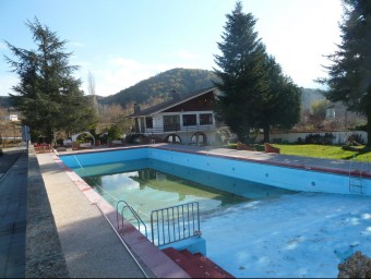 Una imatge de la piscina La Ponderosa de Sant Feliu de Pallerols, que està ubicada al pla de Bastons. J.C