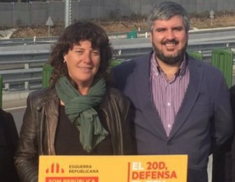 Al centre, Teresa Jordà i, a la seva dreta, Jordi Martí, candidat al senat, ahir a l'N-II, a Caldes de Malavella ERC