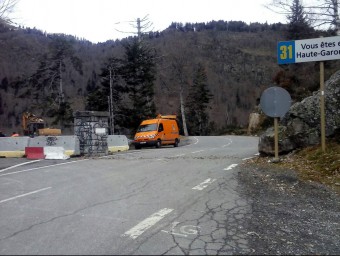 Vista del pas fronterer de Portilhon, reobert aquest dilluns al trànsit ACN