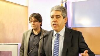 Homs, acompanyat de l'alcalde de Girona i president de l'AMI, Carles Puigdemont, en una roda de premsa aquest dimecres ANDREU PUIG