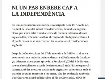 Una imatge del manifest dels regidors de la CUP-Poble Actiu a favor del pacte amb Junts Pel Sí per tirar endavant el Govern