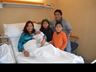 El primer nadó de l'any amb la seva família I. BOSCH