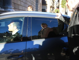 Un cotxe amb els vidres tintats entra al Palau de la Generalitat aquest dissabte a la tarda ACN