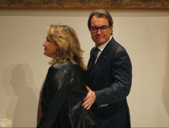 Artur Mas, amb Helena Rakosnik just abans d'iniciar la compareixença que va oferir al Palau de la Generalitat oriol duran