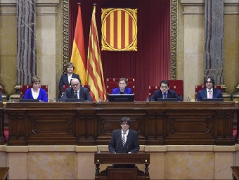 Carles Puigdemont durant el seu discurs aquest diumenge davant del ple del Parlament