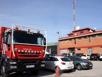 Un camió de bombers a la seu de Bellaterra, aquest dimecres 13 de gener ACN