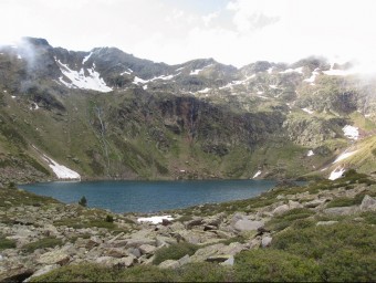 La nova frontera franco-andorrana passa pel mig de l'estany de les Abelles ADP