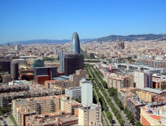 An aerial photo of Barcelona's skyline, with the Diagonal Avenue and the Agbar Tower. /  ARCHIVE