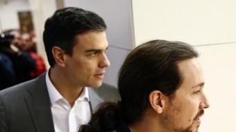 Pedro Sánchez i Pablo Iglesias durant la reunió que van mantenir divendres passat al Congrés REUTERS
