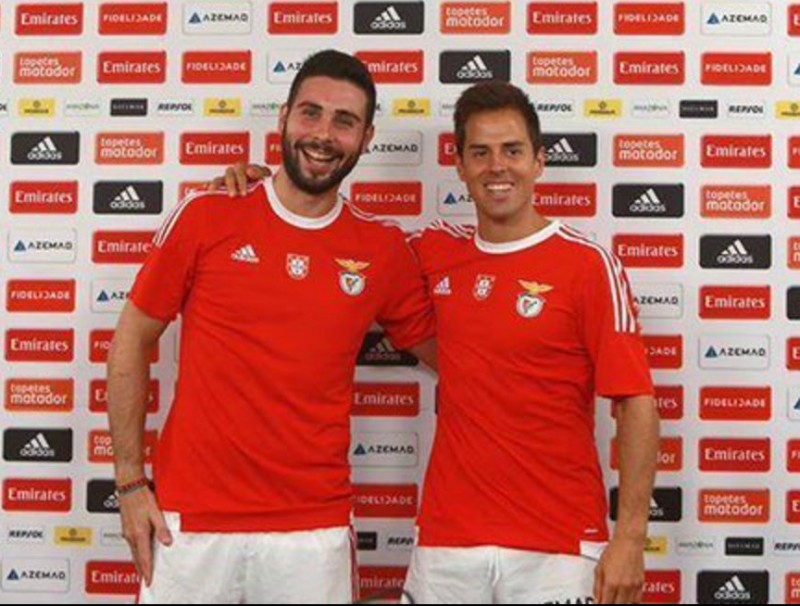 Torra i Adroher amb la samarreta del Benfica L'ESPORTIU