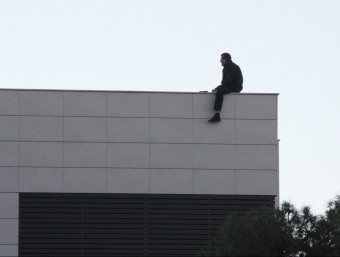 L'home, a dalt del terrat del mercat municipal de Sitges ADRIÀ GALA