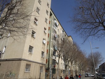 Vista general d'un edifici de Sant Roc, on costarà molts mesos recuperar la normalitat ORIOL DURAN
