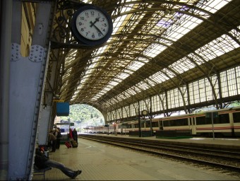 Imatge de l'estació de Portbou, on el tren nocturn de París para a la tornada. M.V