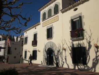 L'edifici de l'Ajuntament de Sant Vicenç de Montalt LL.M