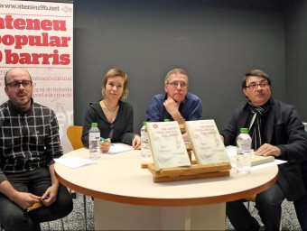 La xerrada amb l'advocada Laia Serra, el periodista Jordi Panyella i el policia Tomás Gil, divendres JUANMA RAMOS