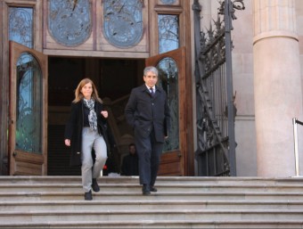 Francesc Homs i la seva dona surten del TSJC ACN