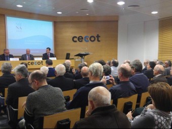 President i director general de Mina , Marà Galí i Josep Lluís Armenter, amb el president de Cecot, Antoni Abad, a la xerrada que van fer fa dies EL PUNTAVUI