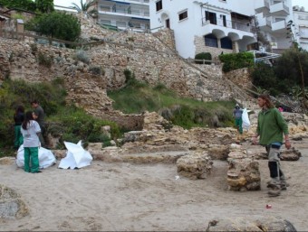 Treballs de neteja al jaciment dels termes de mar de la vil·la romana dels Munts d'Altafulla ARXIU/INFOCAMP