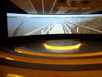 El Centre d'Immersió Audiovisual de Vila-sana exhibeix un curtmetratge sobre la història, el paisatge i el medi de l'estany, amb les darreres innovacions tecnològiques ACN