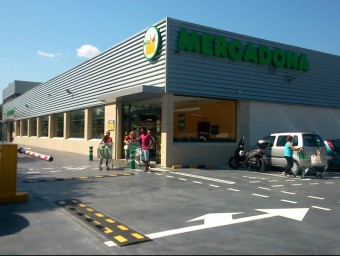 La majoria de la inversió es va destinar a l'obertura de nous supermercats com aquest a Olot. RAMON ESTEBAN