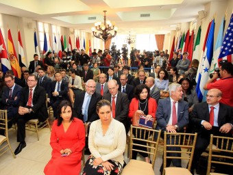Reunió d'ambaixadors
		 acreditats a Panamà, ahir al ministeri d'Afers Estrangers panameny a. B. / efe