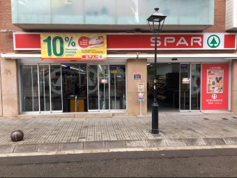 Exterior de l'establiment Spar obert el darrer mes a Calella de la Costa. EL PUNT AVUI