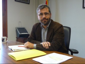 L'alcalde d'Alella, Andreu Francisco (ERC) al seu despatx de l'ajuntament. LLUÍS ARCAL