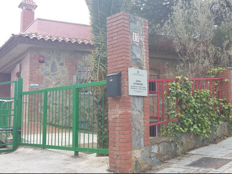 L'entrada de la residència El Mirador d'Alella , a la qual la Generalitat li ha retirar les places públiques per les condicions d'higiene i salubritat N.S.I